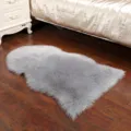 Grijze nepvacht hoogpolig vloerkleed, zacht pluizig onregelmatig tapijt voor slaapkamer en bank. - 90*60cm Enkel Zijdige Ronde / Grijs