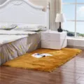 Tapis de chevet moderne minimaliste en fausse laine jaune, doux tapis duveteux de chambre. - Chameau Doré