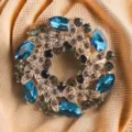 Vintage blue crystal wreath brooch detail, elegant gold leaf rhinestone close-up accessory - 4.5x4.5cm / Blue