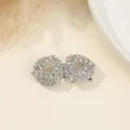 Dettaglio chiusura cappotto di pelliccia con strass, fibbia di cristallo scintillante inverno. - Stile Triangolare Traforato Argento (11) / 4,5 x 2,5 cm
