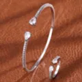 Elegante zilveren open manchetarmband en ring set met sprankelende peervormige zirconen. - Stijl SP3168 / Zilver