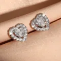 Eleganti orecchini a lobo a forma di cuore in zircone cubico con design luminoso per donna. - Stile Cuore (E1700011) / Oro bianco