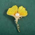 Ginkgo leaf brooch detail, yellow enamel design with central pearl and rhinestone accents. - 5.6*4.3cm / Yellow