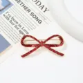 Élégante broche nœud émaillé rouge pour femmes, accessoire de mode élégant en métal doré. - 5.7x2.8x1.1cm / Rouge