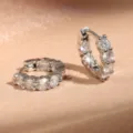 Zilverkleurige zirkonia creolen, elegante sprankelende kleine oorbellen voor dagelijks. - Hoop Earrings / 13mm / Zilver