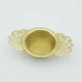 Goldener Edelstahl Tesieb mit hohlem Blumenmuster Griffen und feinem Filter für Teeliebhaber. - Spitzen Teesieb (Mit Standardsockel) / Gold