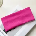 Fascia per capelli a coste rosa minimalista per donna, cerchietto largo morbido e accogliente. - Rosso rosa