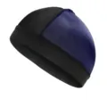 Atmungsaktive Dome Wave Cap Detailansicht, schwarz-blauer Stoff mit elastischem Rand. - Marineblau