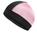 Atmungsaktive Perückenkappe mit schwarz-rosa Stoffkombination und elastischem Bund für guten Sitz. - Rosa