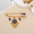 Goudkleurige veiligheidsspeld broche met boze oog en hamsa hand met glinsterende strass. - Hand (A-3-13) / 5.7cm x 1.2cm / Goud