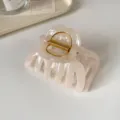 Grande pinza de pelo de resina rosa, elegante pinza tiburón con resorte dorado. - Color Piel
