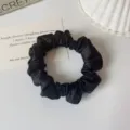 Chouchou en satin noir, attache de cheveux élastique élégante pour le style quotidien et coiffure. - Noir