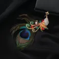Broche exquise en plume de paon avec des cristaux étincellants et émail, élégante épingle. - 12x3.5cm / Rouge à Strass