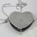 Herzförmige Strass-Bauch- und Umhängetasche mit Metallkette stilvolles Damen-Accessoire - Vollzirkonia Herz