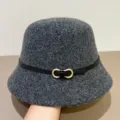 Damen Herbst grauer Filz Eimerhut mit Lederriemen und Metall schnalle elegante Mütze - M (56-58cm) / Grau