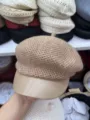 Berretto lavorato a maglia stile newsboy da donna autunno inverno visiera ecopelle beige. - Cammello