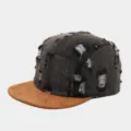 Primer plano de la gorra 5 paneles de denim desgastado con visera de antelina marrón. - Ajustable / Negro