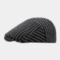 Vue de détail de la casquette plate rayée noir et blanc rétro chapeau béret décontracté. - Réglable / Noir