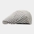 Gros plan détaillé de la casquette plate vintage à rayures avec une texture fine et des coutures. - Réglable / Beige