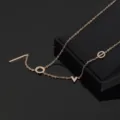 Roségold Titanstahl LOVE Halskette, elegante Choker Kette mit Buchstaben Anhängern für Damen. - LOVE Buchstaben Kombination Anhänger Stil / Roségold