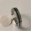 Edelstahlring mit schwarzer Emaillenrille, schmaler Band minimalistischer Modeschmuck Damen. - Silberschwarz