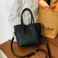 Borsa a secchiello classica in pelle nera con manico e tracolla per donna quotidiana. - Nero