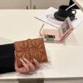 Γυναικείο κοντό πορτοφόλι από δέρμα PU κομψή καπιτονέ θήκη καρτών με αγκράφα καφέ - Καφέ