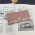 Γυναικείο μακρύ πορτοφόλι ροζ δέρμα κομψή τσάντα multi-card αστικό μινιμαλιστικό σχέδιο. - Ροζ