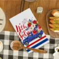 Nahaufnahme des 4. Juli Geschirrtuchs mit Retro-Lkw und buntem Blumenmotiv gedruckt. - Stil 15 / 1 Stück