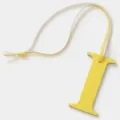 Colgante de letra I de cuero amarillo para bolso, elegante abalorio inicial y llavero. - Amarillo