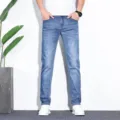 Klassieke blauwe stretch denim jeans voor heren, comfortabele rechte pasvorm voor de zomer. - 28 / Bottoms / Blauw