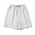 Herren lässige graue Sweatshorts mit elastischem Kordelzug, bequeme Baumwoll-Fitness-Shorts. - Grauweiß