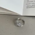 Minimalistische meerlaagse draadring met doorschijnende kralen elegante sierad - Meerlaags Draadgewikkeld / Wit