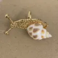 Vergulde slakvormige ring met uniek natuurlijk schelpontwerp. Modieus detailstuk. - Stijl B