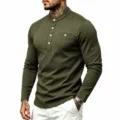 Heren legergroen lang mouw staande kraag Henley shirt met knopen en borstzak. - S / Tops / Legergroen