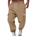 Pantalon cargo molletonné pour homme en kaki, avec poches multiples et cordon de serrage. - Chameau