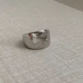 Zilverkleurige mode ring met klaver ontwerp, elegant en veelzijdig voor dagelijks gebruik. - Klaver Holle Ring / Zilver
