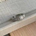Anello aperto in zircone argentato variante, gioiello da dito impilabile squisito per donne chic. - Anello Intagliato in Zircone Micro-Intarsiato / Argento