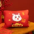 Coussin en peluche chauffe-mains Année du Cheval, adorable jouet de mascotte rouge vif - Style de Fortune à Cheval