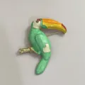 Kleurrijke geëmailleerde toekan vogel broche speld, metalen mode-sieraad accessoire voor dames. - Broche / Groen