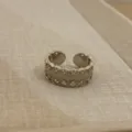 Koreaanse open ring met verticale textuur en sprankelende stenen voor dames unieke sieraden - Brede Stijl (3594) / Koffiegoud