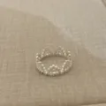 Zilveren kroonring voor dames, delicate opengewerkte ring met sprankelende zirkonia's, elegante stijl. - Kroon (3657) / Mat Zilver