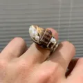 Bague coquillage et perles style océan fait main, gros plan bijou naturel de vacances. - Style Perle Conque Enveloppé (R1046-B)