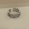 Zilveren open ring met een ingewikkeld opengewerkt patroon, verstelbare vintage ring. - Zilveren Holle Stijl / Zilver