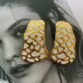 Franse vintage stijl vergulde onregelmatige geometrische witte oorbellen statement sieraden. - Oorbellen (3231) / Wit