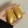 Boucles d'oreilles ovales mates irrégulières exagérées, clous d'oreilles design luxueux. - Style Ovale (B62) / Or