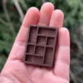 Kleine Holzvitrine für Miniaturschmuck Mineralien und kleine Sammlerstücke Dekoration. - Dunkelbraun 3