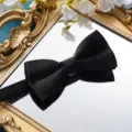 Schwarze Fliege Detailaufnahme, elegantes formelles Accessoire fuer Hochzeit und Feste. - Schwarzer Matt-Stil