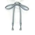Vue détail ruban cravate uniforme JK gris, accessoire col style collégien pré-noué. - Gris