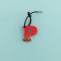 Breloque de sac porte-clés lettre P en cuir PU rouge accessoire minimaliste détail - Lettre P (B422-P)